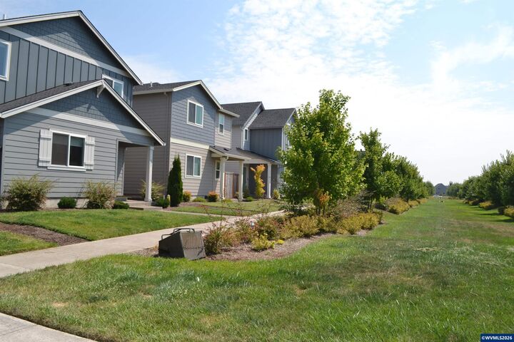 Property Photo: 603 Pickering Ln OR 97071