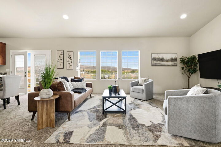 Property Photo: 14905 Violet Ct WA 98908