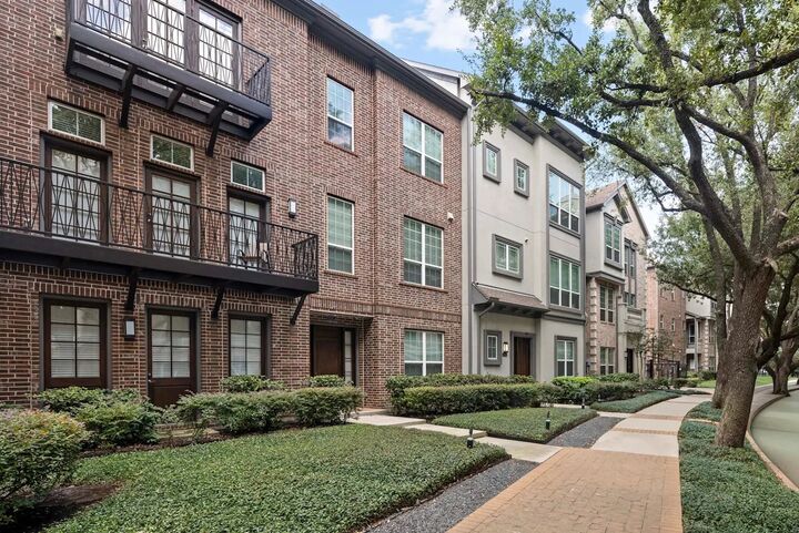 Property Photo: 3939 W Alabama Street 2-516 TX 77027