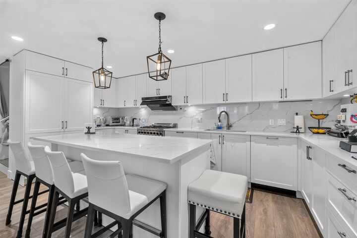 Property Photo:  451 W 63rd Avenue  BC V5X 0J1 