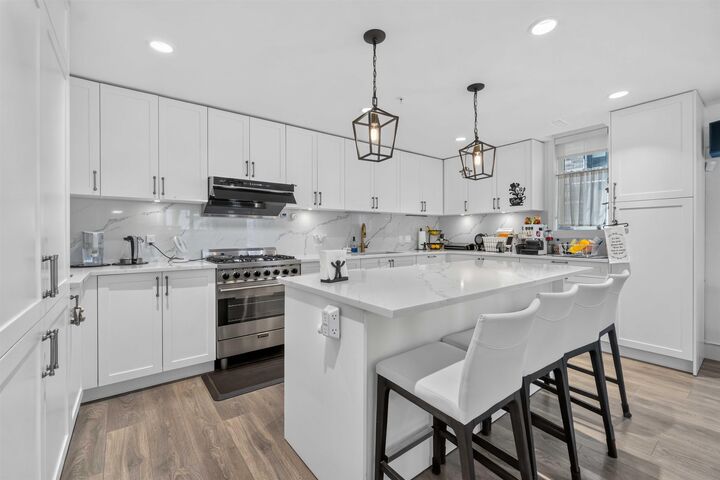 Property Photo: 451 W 63rd Avenue BC V5X 0J1