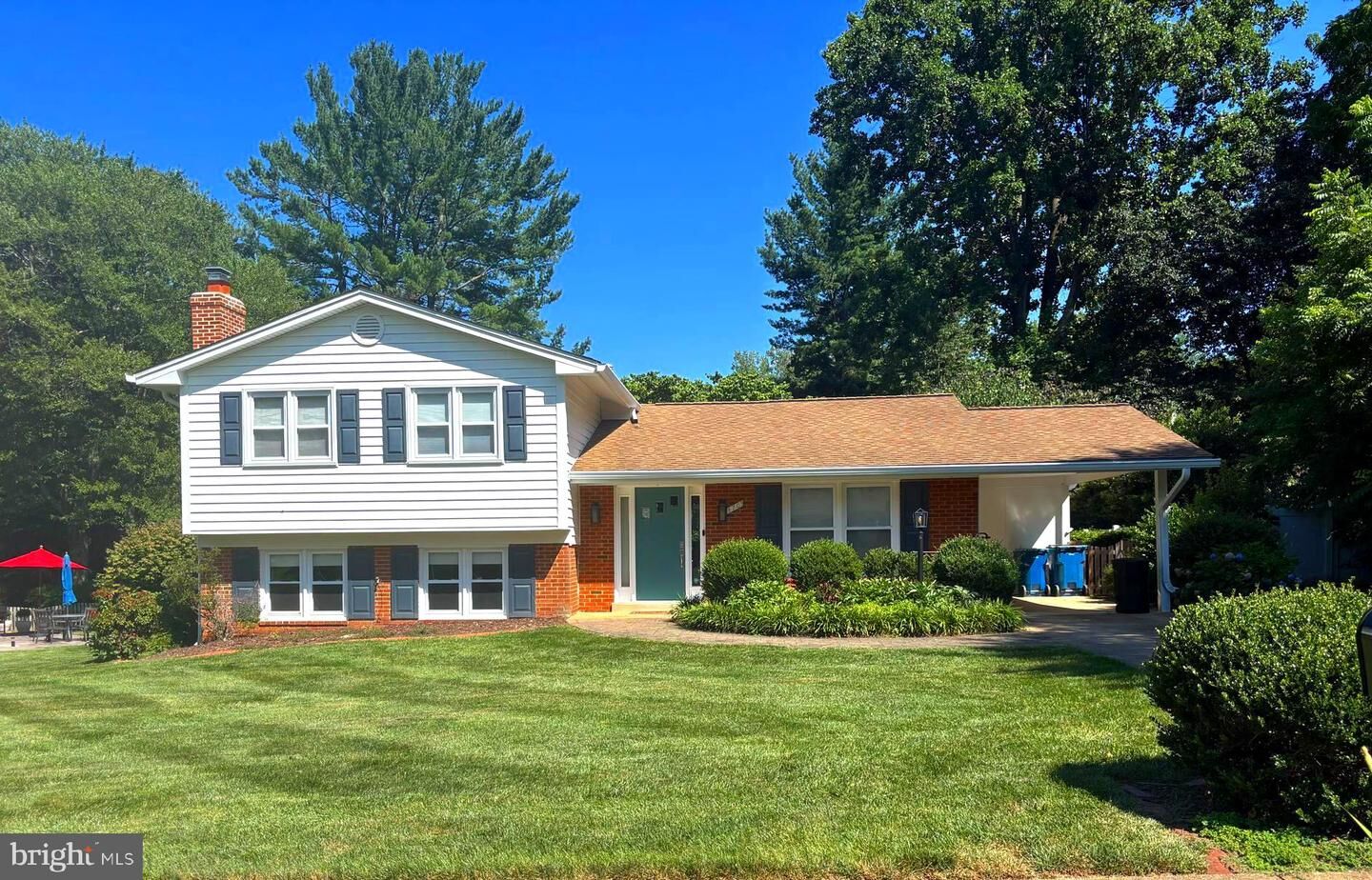 Property Photo: 1703 Palm Springs Drive VA 22182