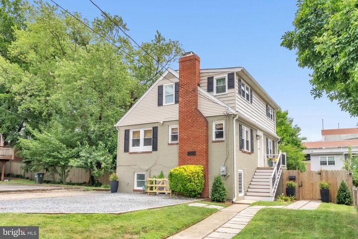 Property Photo:  5110 N 19th Road N  VA 22207 