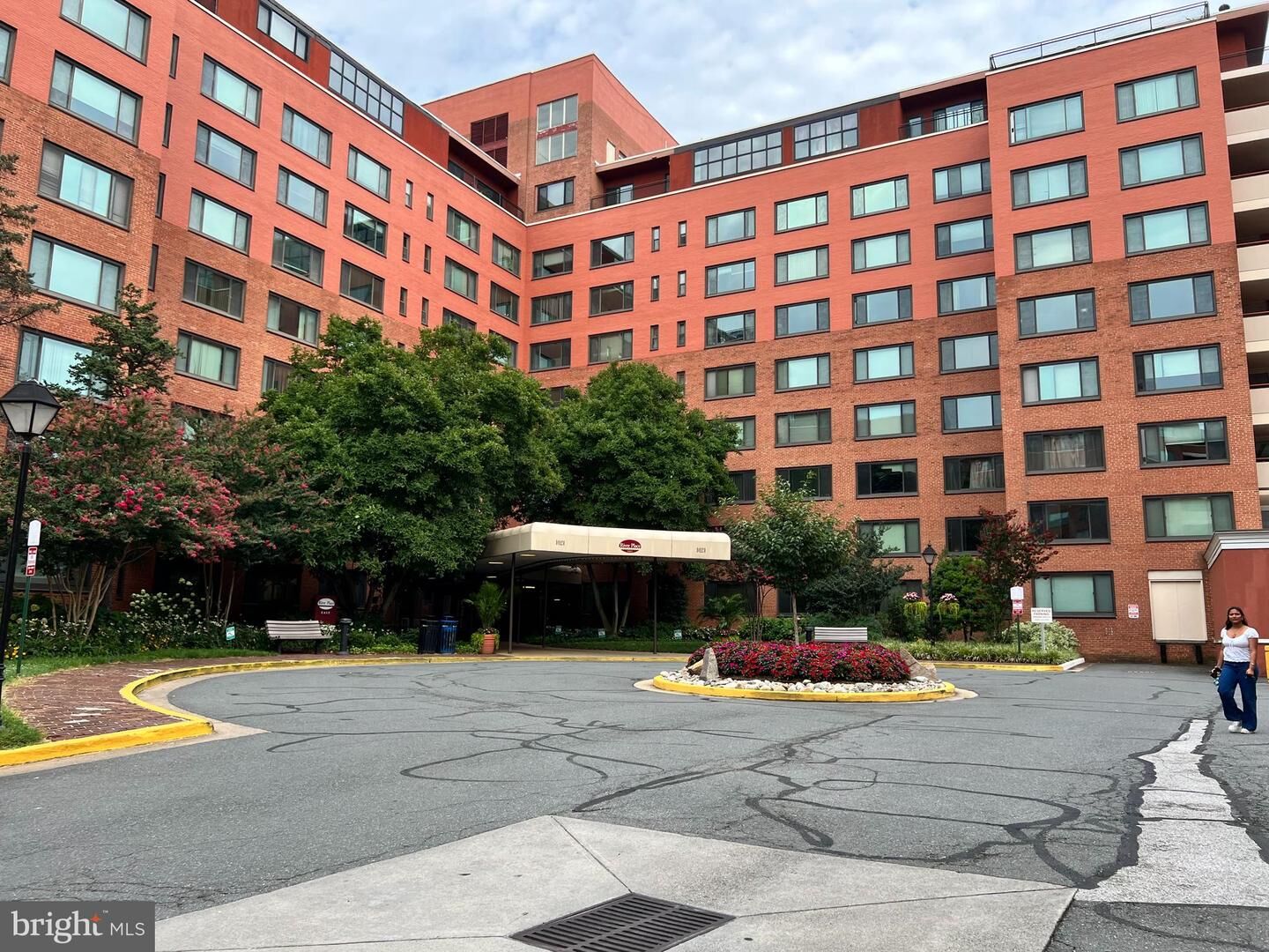 Property Photo: 1021 Arlington Boulevard 824 VA 22209
