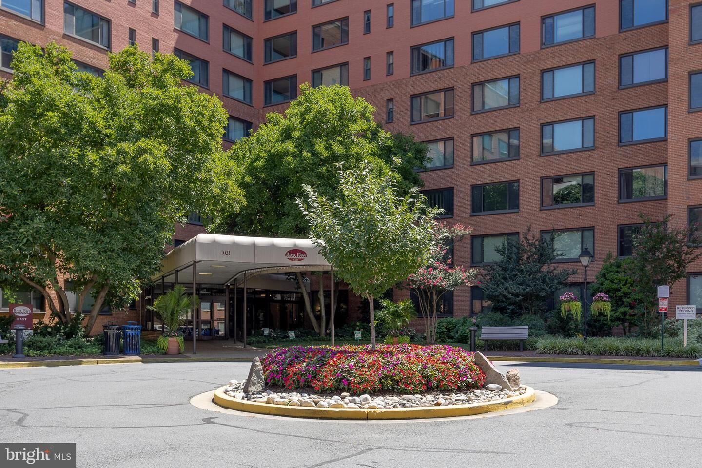 Property Photo:  1021 Arlington Boulevard 824  VA 22209 
