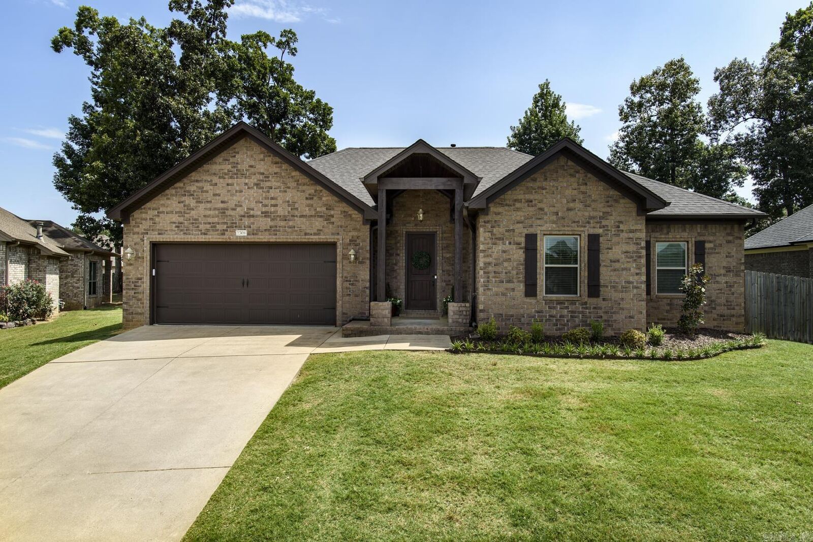 Property Photo: 1308 Oak Glenn Place AR 72022