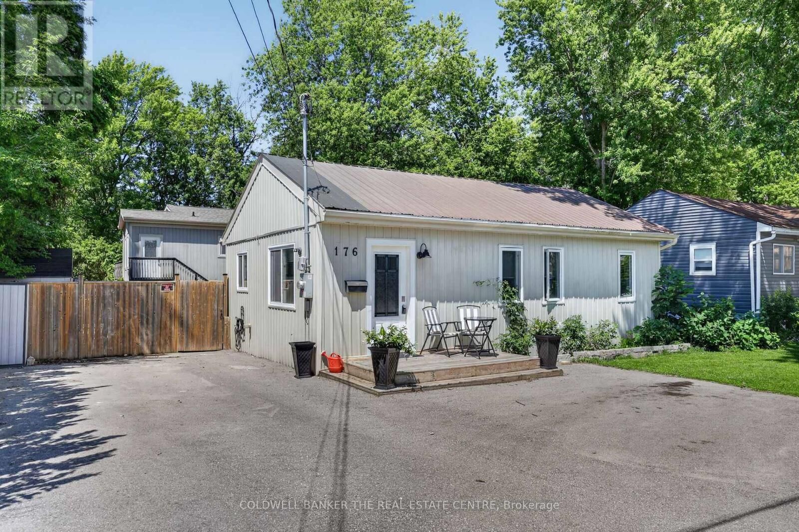 Property Photo: 176 Pleasant Boulevard ON L4P 2S4