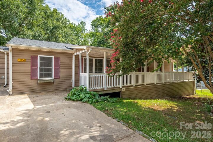 Property Photo:  1124 Threatt Street  SC 29720 