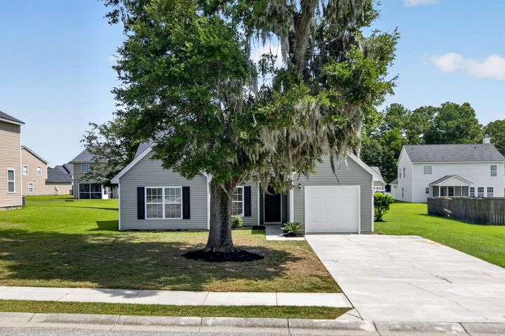 Property Photo:  425 Watershed Drive  SC 29445 