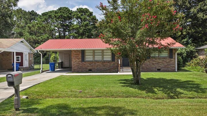 Property Photo:  1450 N Sherwood Drive  SC 29407 