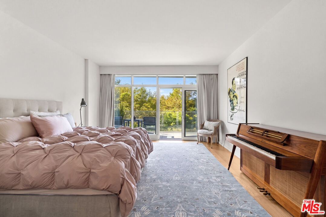 Property Photo: 1705 Ocean Ave, Unit 311 CA 90401