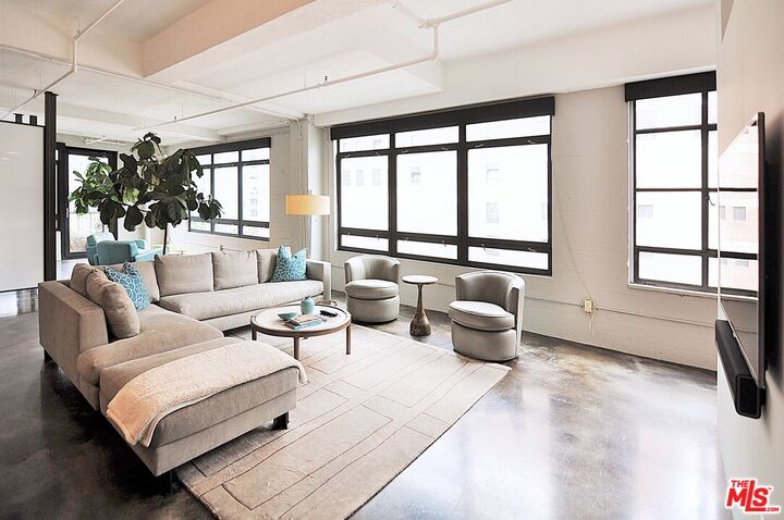 Property Photo:  849 S Broadway, Unit 811  CA 90014 