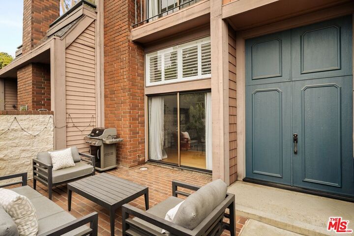Property Photo: 4600 Glencoe Ave, Unit 2 CA 90292