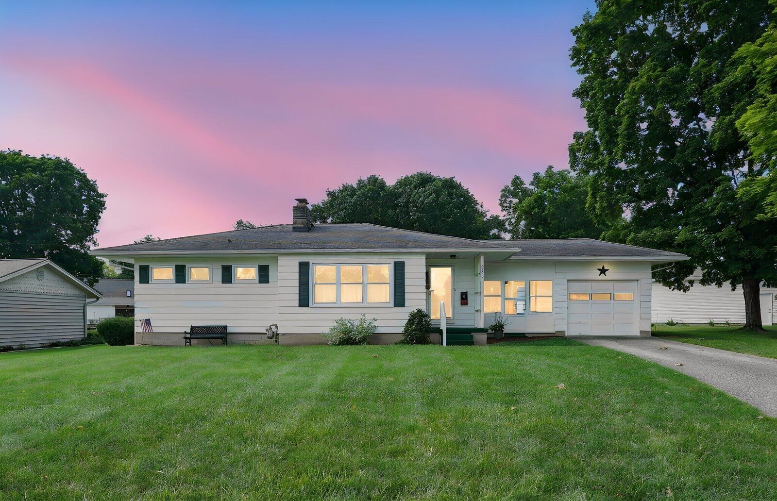 Property Photo:  993 Lynwood Avenue  OH 43113 
