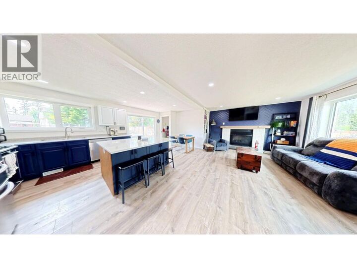 Property Photo: 10 Cascade Crescent BC V0B 1H0
