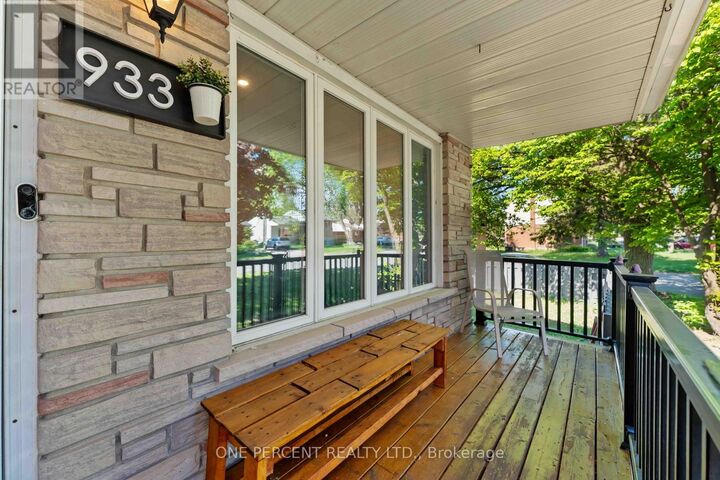 Property Photo: 933 Kincaid Court ON K1V 6N7