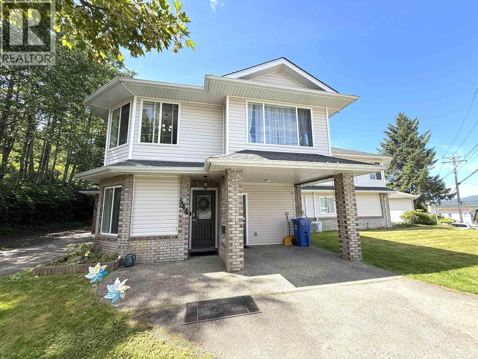 Property Photo: 544 Taylor Street BC V8J 3M4