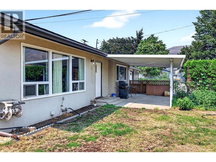 Property Photo:  1094 Schreiner Street  BC V2B 5W3 