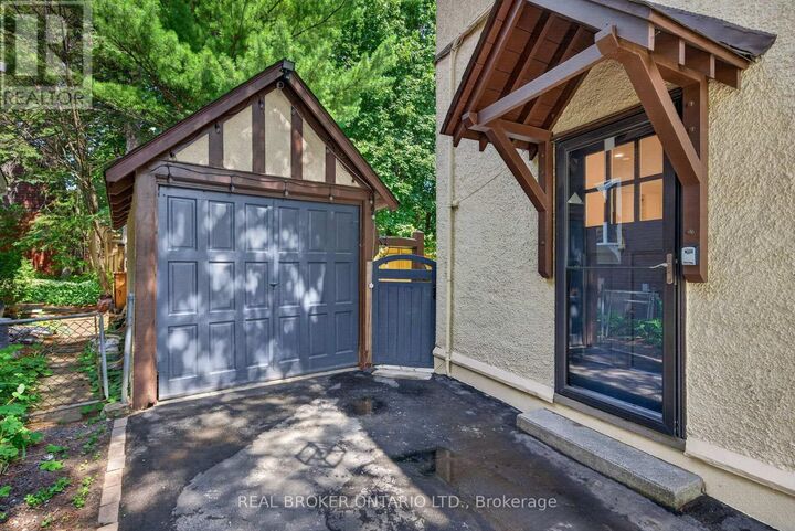Property Photo: 17 Lakeview Terrace ON K1S 3H3