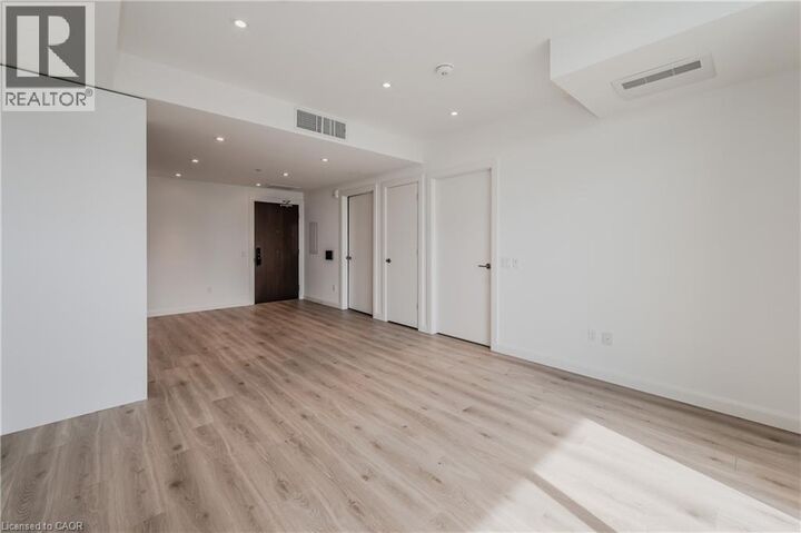 Property Photo:  741 King Street West 1206  ON N2G 0E9 