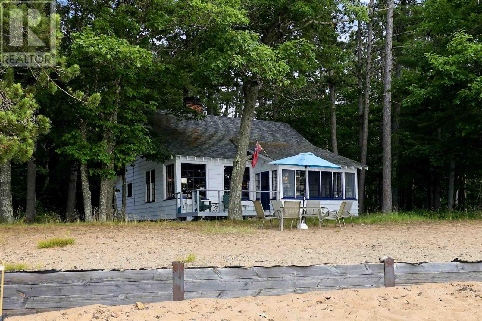 Property Photo:  177 Pointe Des Chenes Cres  ON P6A 5K6 