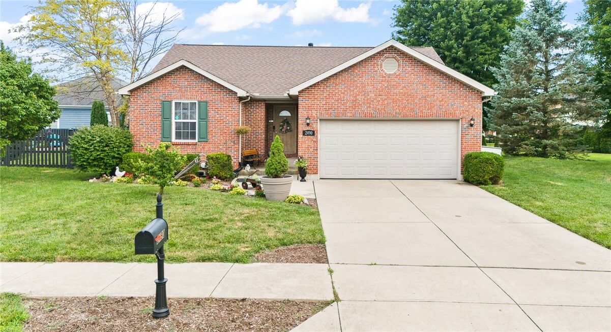 Property Photo:  2490 Meadowpoint Drive  OH 45373 