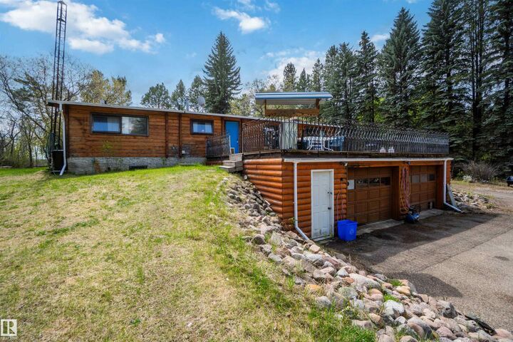 Property Photo:  910 Hermitage Avenue  AB T7Z 2T2 