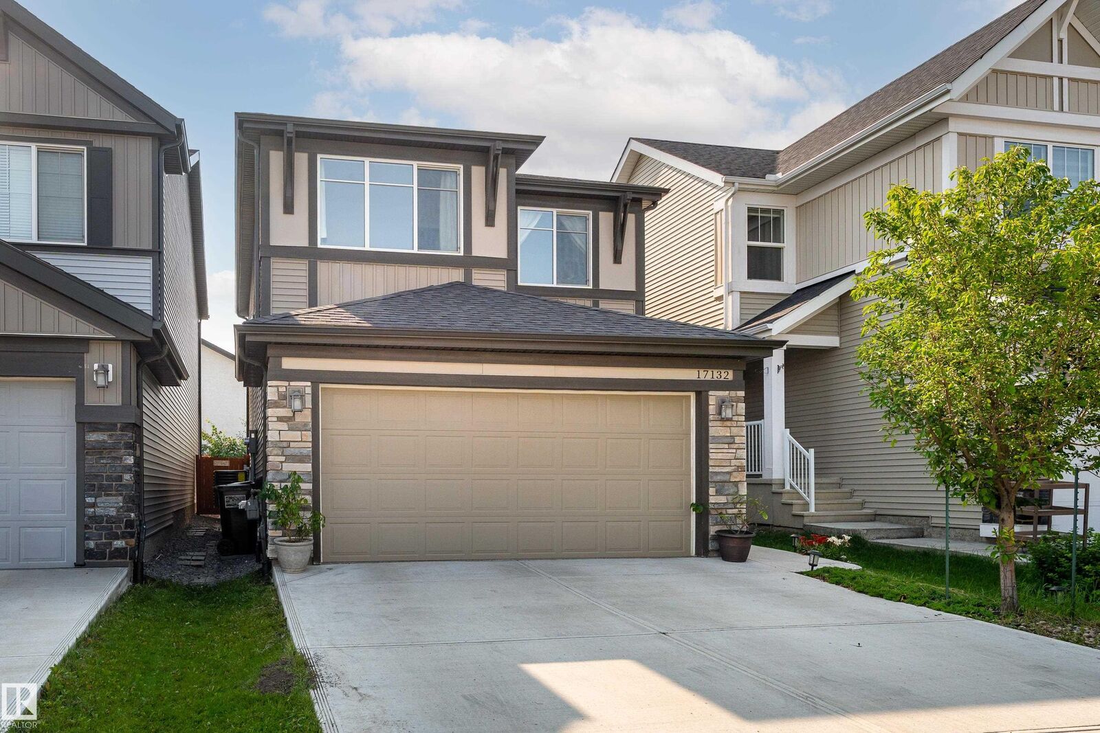 Property Photo: 17132 64 Street NW AB T5Y 3T6