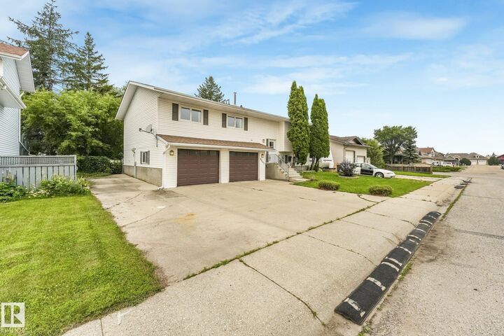 Property Photo:  5502 45 Street  AB T7Z 1C9 
