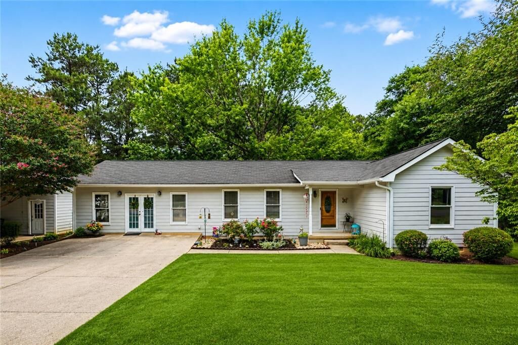 Property Photo: 6 Bluebird Lane GA 30176