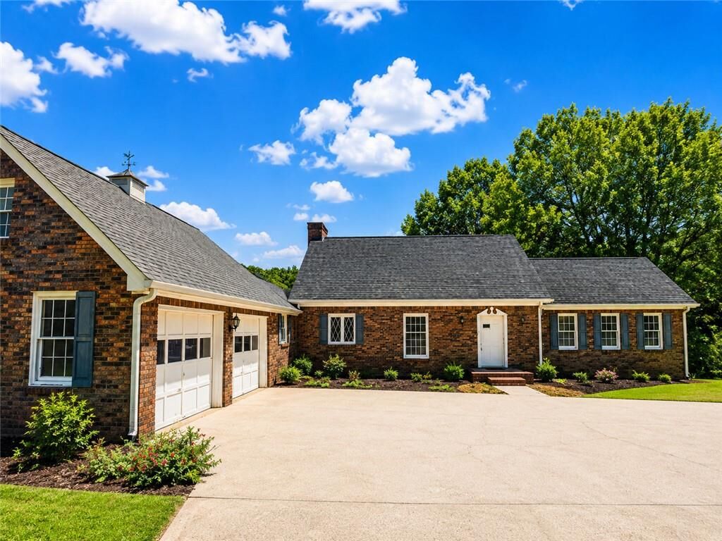 Property Photo: 4545 Twin Lakes Dr Drive GA 30656