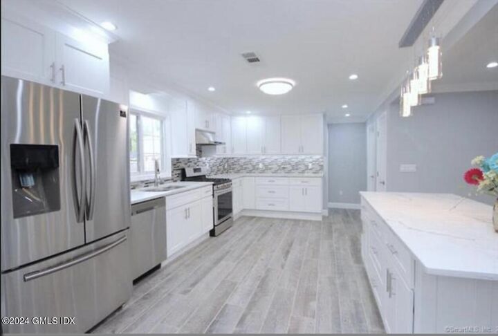 Property Photo:  5 Griffith Road  CT 06878 