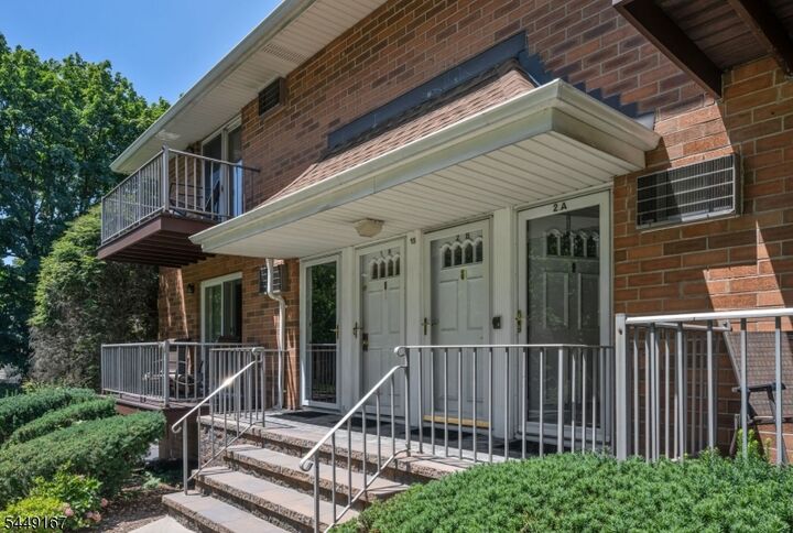 Property Photo:  15 Cottage St 1B  NJ 07432 