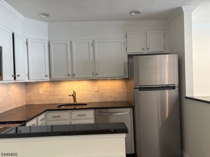 Property Photo:  117 Treetop Ct 11  NJ 07403 