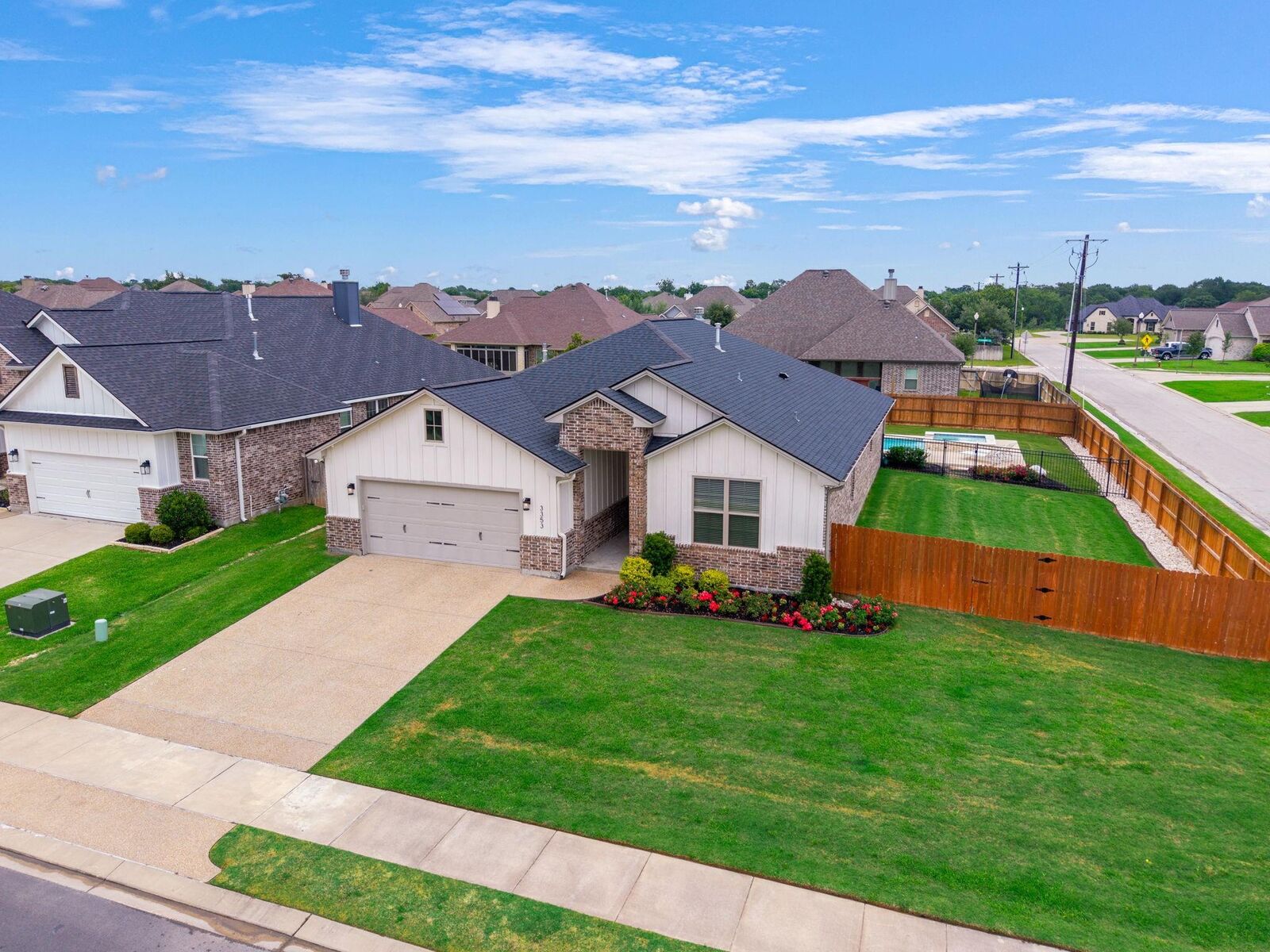 Property Photo: 3353 Stonington Way TX 77808