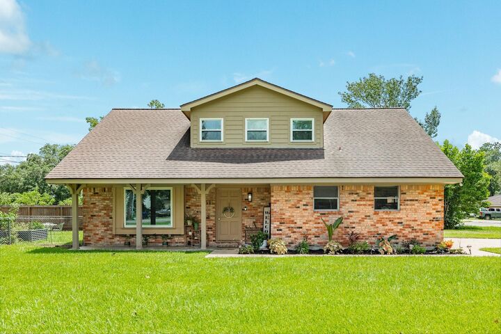 Property Photo: 811 Loggins Drive TX 77486