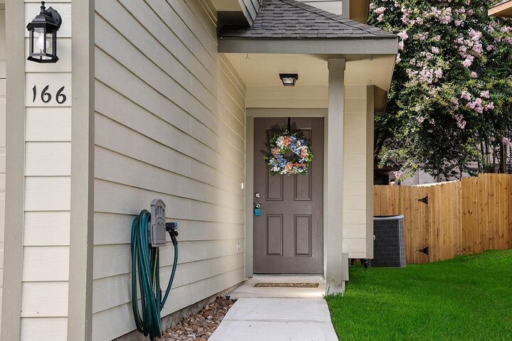Property Photo:  166 N Burberry Park Circle  TX 77382 