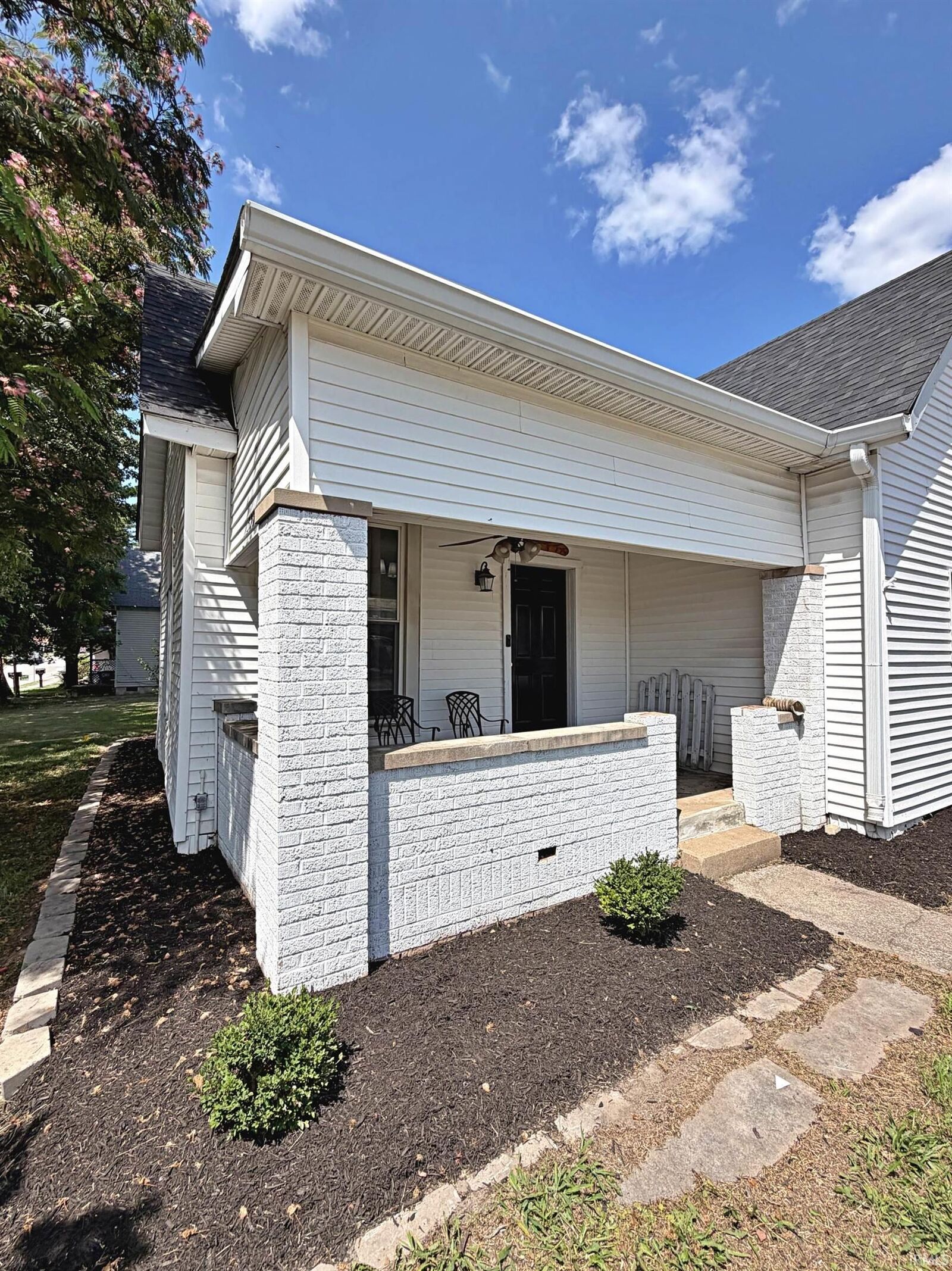 Property Photo:  528 J Street  IN 47421 