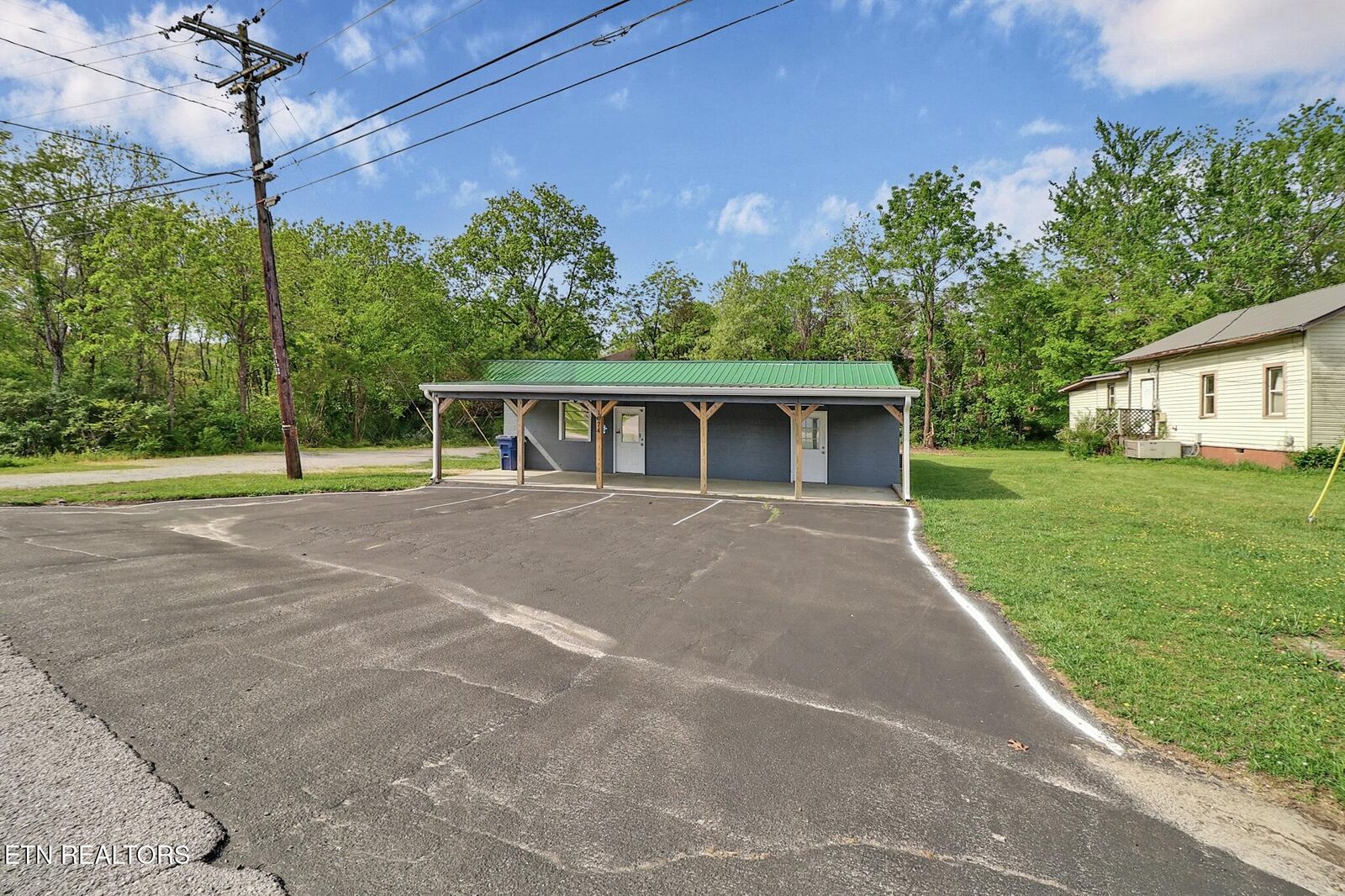 Property Photo:  1074 S Main St  TN 38555 