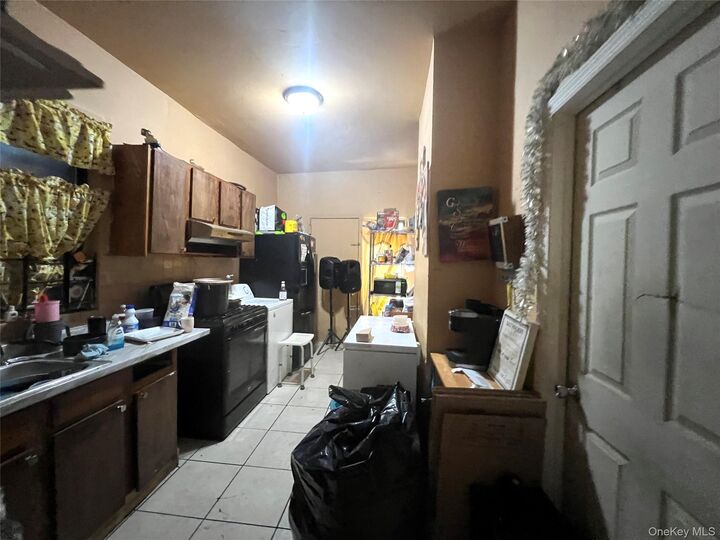 Property Photo:  1819 Waterloo Place  NY 10460 