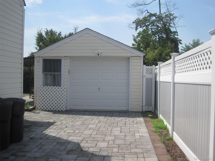 Property Photo:  2618 Natta Boulevard  NY 11710 