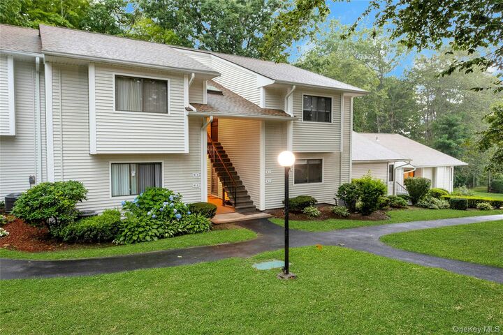 Property Photo:  90 Molly Pitcher Lane F  NY 10598 