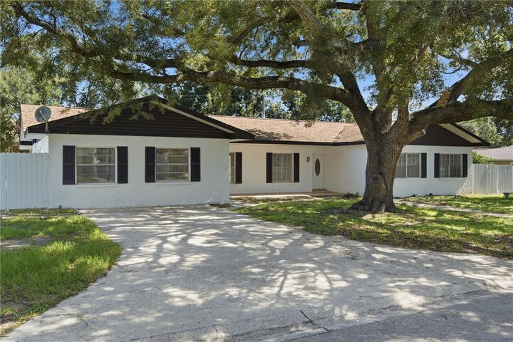 Property Photo:  604 Royal Crest Drive  FL 33511 