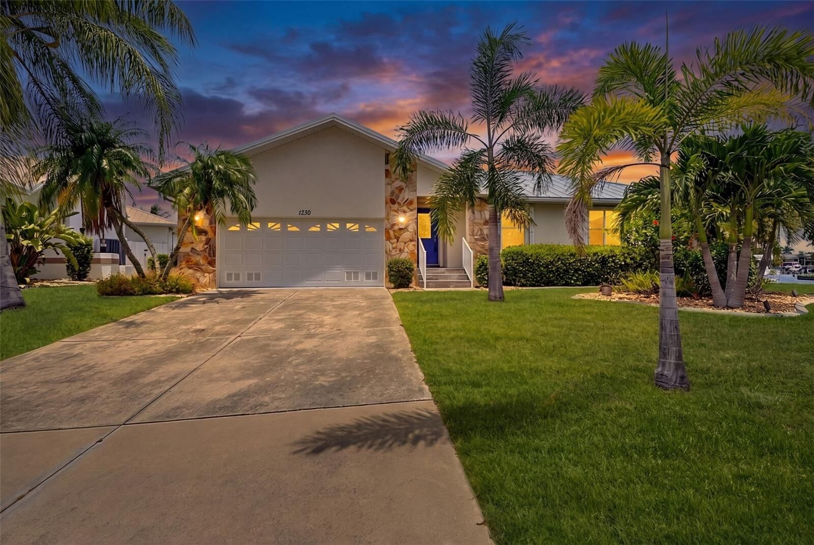 Property Photo: 1230 Swan Court FL 33950