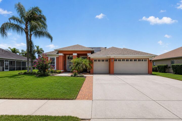 Property Photo:  5805 Wedgefield Drive  FL 33541 