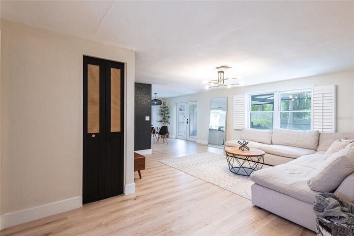 Property Photo:  2712 Cedaridge Drive  FL 33618 