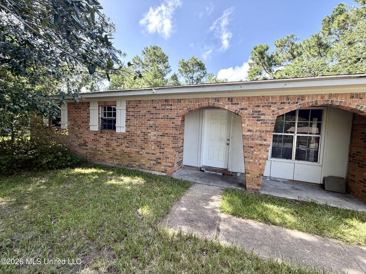 Property Photo: 2008 E Clemson Circle MS 39553