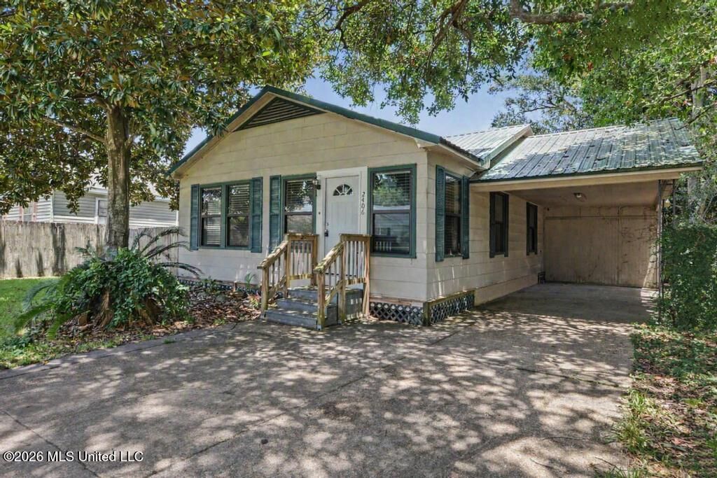 Property Photo:  2406 8th Street  MS 39567 