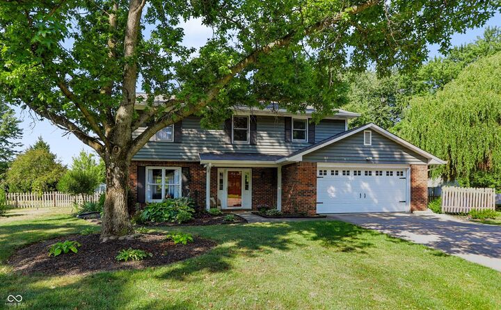 Property Photo:  60 Waterford Court  IN 46077 