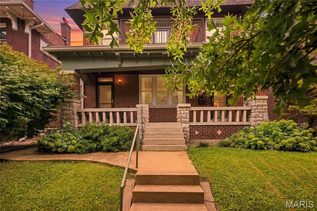 Property Photo:  4556 Shenandoah Avenue  MO 63110 